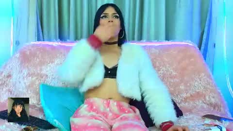 Snapshot of 01klhoe01 chatting on July 2026 01:43:02 AM Klhoe Carter 3 online show from July 2026 01:43:02 AM
