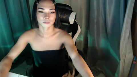 Snapshot of 18_nicole chatting on March 2025 09:58:02 AM barbie online show from March 2025 09:58:02 AM