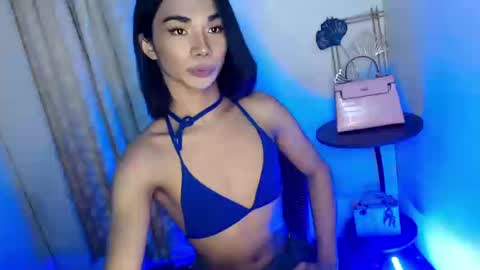 Snapshot of 18_nicole chatting on December 2025 11:27:02 AM barbie online show from December 2025 11:27:02 AM