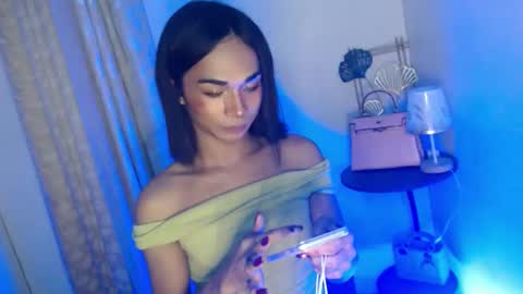 Snapshot of 18_nicole chatting on December 2025 04:25:01 PM barbie online show from December 2025 04:25:01 PM