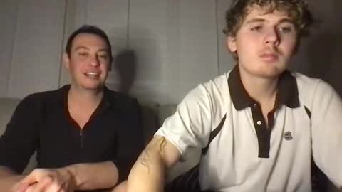 Snapshot of 2hungboys chatting on April 2026 04:41:02 AM Roommates online show from April 2026 04:41:02 AM