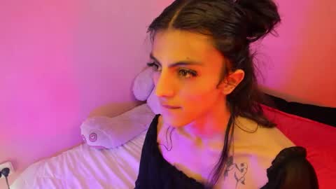 Lee lowell online show from December 2025 06:33:02 AM