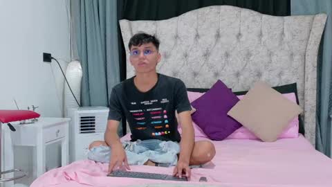 Andres online show from December 2024 07:00:02 PM