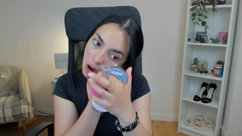 Bella Evans online show from May 2026 04:32:01 AM