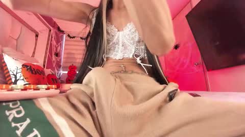 _bellaswwet_ online show from October 2025 12:27:01 PM