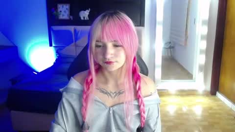 Snapshot of _charlotte_collins_ chatting on June 2026 03:46:01 PM _charlotte_collins_ online show from June 2026 03:46:01 PM
