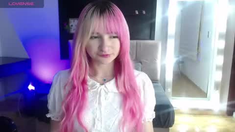 Snapshot of _charlotte_collins_ chatting on June 2026 03:46:02 PM _charlotte_collins_ online show from June 2026 03:46:02 PM