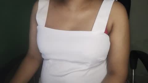 Snapshot of _dreamgirl_0 chatting on June 2026 12:35:01 AM _dreamgirl_0 online show from June 2026 12:35:01 AM
