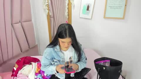 Snapshot of _emilysquirt chatting on May 2026 01:28:01 PM emily online show from May 2026 01:28:01 PM
