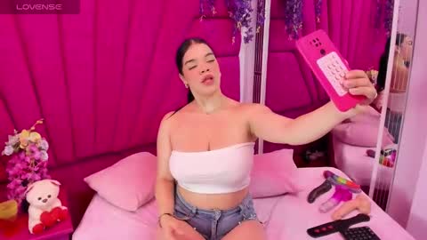 Snapshot of _emilysquirt chatting on June 2026 02:33:01 PM emily online show from June 2026 02:33:01 PM
