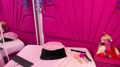 Snapshot of _emilysquirt chatting on June 2026 02:12:01 PM emily online show from June 2026 02:12:01 PM