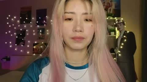 EveEva online show from April 2026 01:54:01 AM