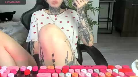 Snapshot of _feralberry__ chatting on June 2026 06:45:02 AM Alis online show from June 2026 06:45:02 AM
