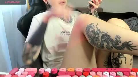 Snapshot of _feralberry__ chatting on June 2026 05:24:01 AM Alis online show from June 2026 05:24:01 AM