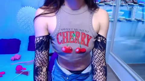 _gold_strawberry_ online show from May 2026 09:50:02 AM