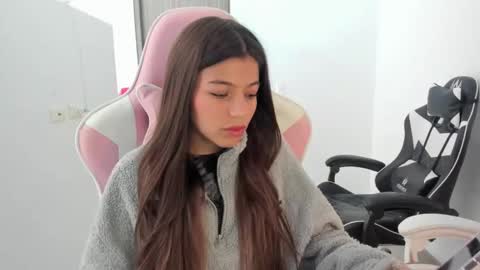 khloe sweet online show from October 2025 01:12:02 PM