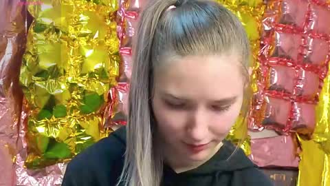 _kikiclark_ online show from April 2026 08:11:02 PM