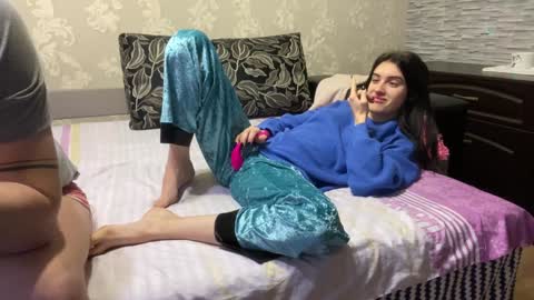 Snapshot of _krisvanessa_ chatting on December 2024 12:00:01 PM krisvanessa online show from December 2024 12:00:01 PM