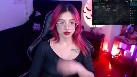 Queen.  Help me reach 100 thumbs up  online show from March 2025 08:10:02 PM