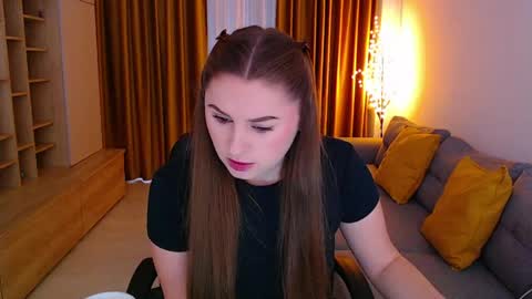 Mia online show from April 2026 09:49:01 AM