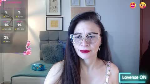 _naomi_s online show from April 2026 01:28:02 PM
