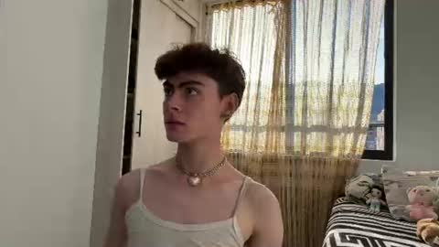 Snapshot of _peachyboy chatting on June 2026 10:08:01 PM esteban online show from June 2026 10:08:01 PM