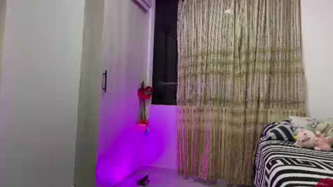 Snapshot of _peachyboy chatting on June 2026 03:30:02 AM esteban online show from June 2026 03:30:02 AM