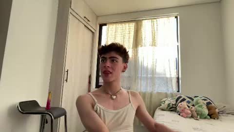 Snapshot of _peachyboy chatting on June 2026 10:23:01 PM esteban online show from June 2026 10:23:01 PM