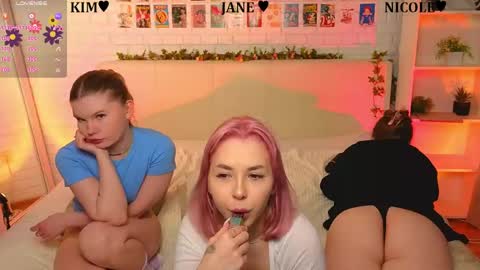 Snapshot of _ramune_ chatting on June 2026 01:28:02 AM Merlizz Eva Jane Mila Nicole left to right online show from June 2026 01:28:02 AM
