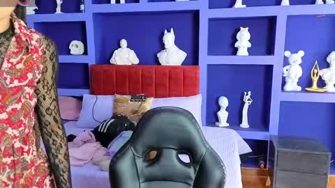 _sharlotte777 online show from April 2026 01:09:02 PM