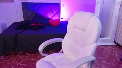 _sharlotte777 online show from July 2026 01:02:02 PM
