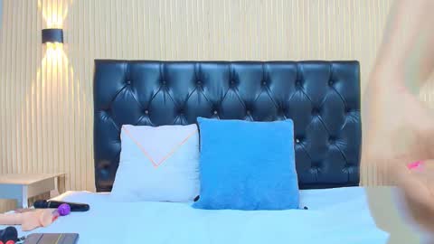 Veronica  online show from April 2026 04:15:01 AM