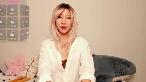 Mia online show from July 2026 01:59:01 PM