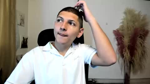 a_lejandro_0_8 online show from March 2026 12:31:02 PM