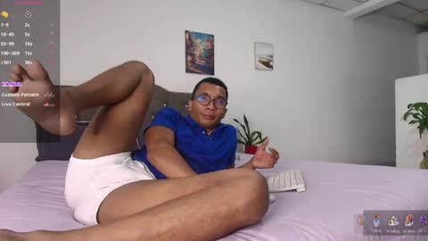 Snapshot of aaronblack1_ chatting on June 2026 11:43:01 PM Heyy my name is Aaron online show from June 2026 11:43:01 PM