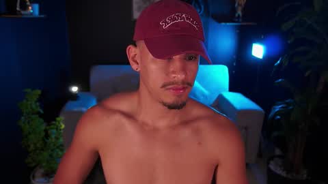 AARON  online show from November 2025 10:48:02 PM