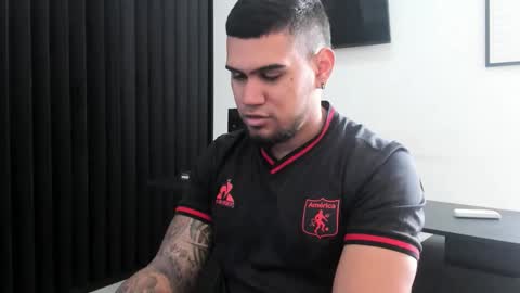 ig aaron hunter123 online show from February 2026 02:13:01 PM