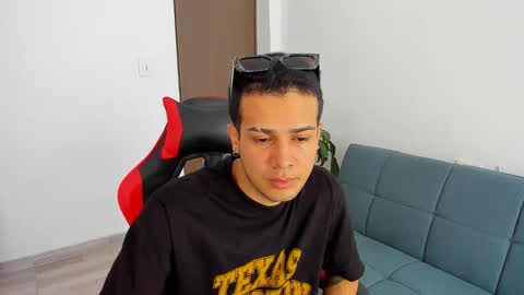 Independence model AbelAsburgo online show from March 2026 07:19:01 PM