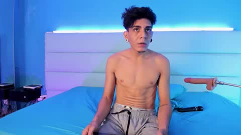 Abril and Julian online show from March 2026 12:01:02 PM