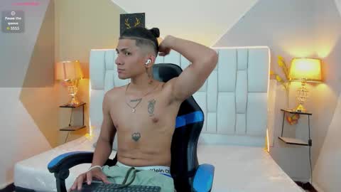 Snapshot of adan_oriol chatting on November 2025 03:06:01 AM Adan Oriol online show from November 2025 03:06:01 AM