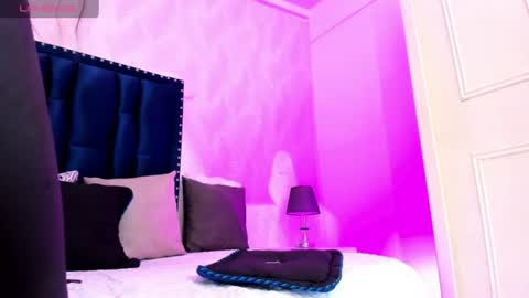 NIcolle online show from June 2026 12:41:02 PM
