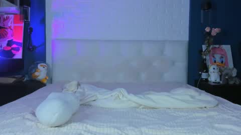 Adelle online show from April 2026 01:42:02 AM