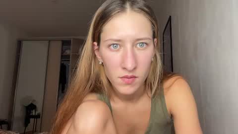 Snapshot of adellqueen chatting on July 2026 09:39:02 PM Adell online show from July 2026 09:39:02 PM
