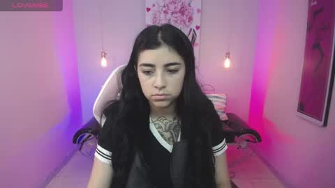 Adri  online show from April 2026 11:27:01 AM