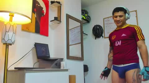 Adrian online show from April 2026 09:39:01 PM