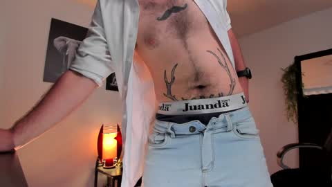 Snapshot of adrianwilliams_ chatting on January 2025 10:05:01 PM Adrian Williams online show from January 2025 10:05:01 PM