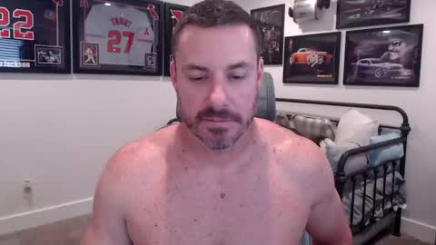 adventrs_fun online show from April 2026 07:15:01 PM