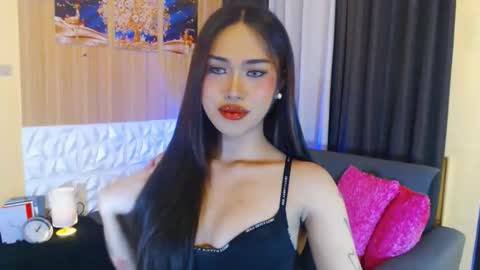 aeshamargaux online show from November 2025 02:17:02 AM