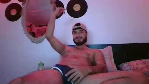 Agustin online show from December 2025 02:06:01 AM