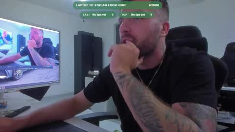 Aiden online show from October 2025 09:22:01 PM